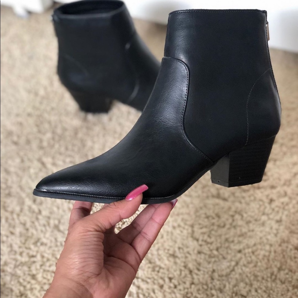 MISS LOLA booties